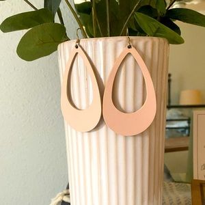 Nickel & Suede Leather Earrings in Nude Pink